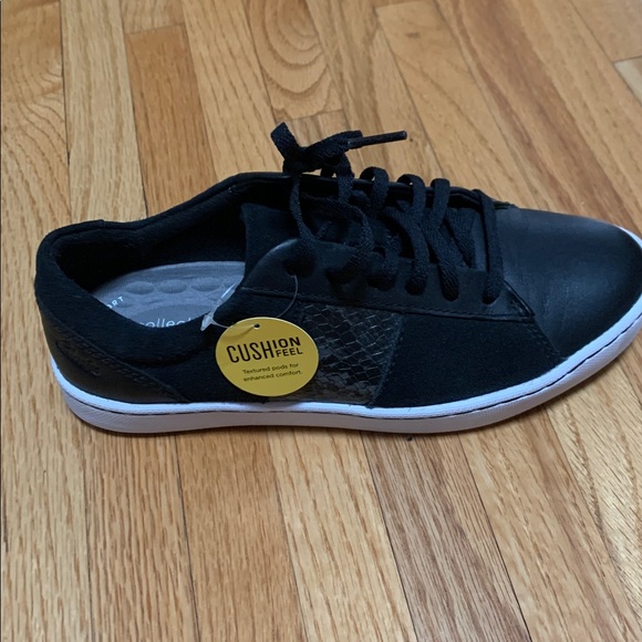 New Clarks collection Women Black leather sneakers ultimate comfort size 6.5 US - Picture 6 of 8